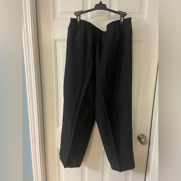 NWT Alfred Dunner Women's Pull On Elastic Waist Pants Black - Sz 18P - Picture 2 of 5